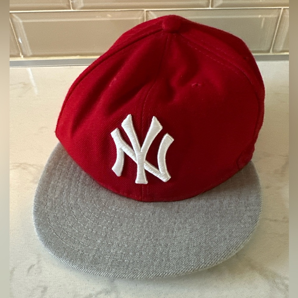 New Era 9 Fifty MLB New York Yankees Hat Size OSFM Red, White, & Gray